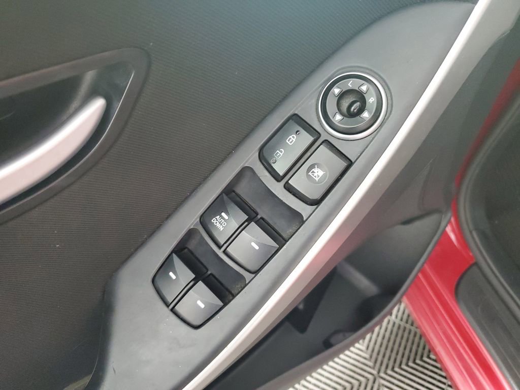 Used 2016 Hyundai Elantra GT FWD image 26
