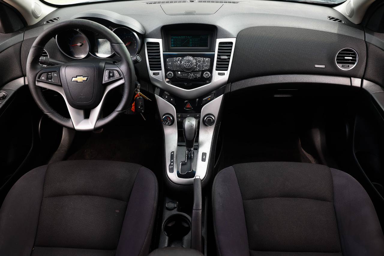 Used 2013 Chevrolet Cruze LT FWD image 2