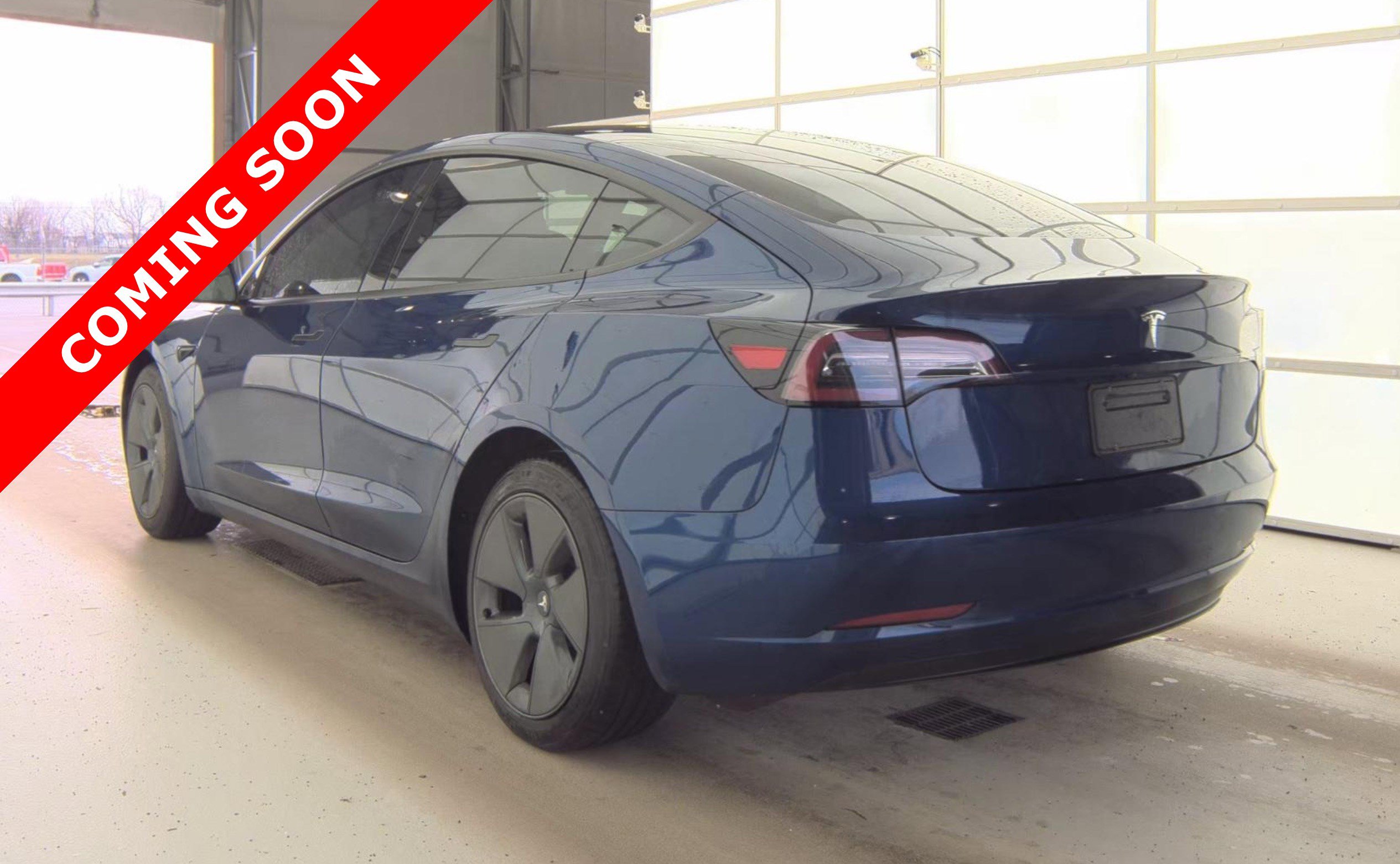 Used 2023 Tesla Model 3 Standard Range image 5