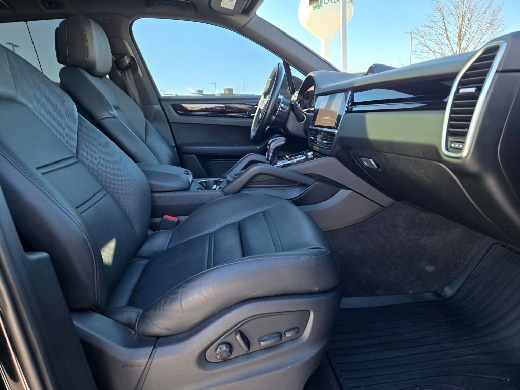 Certified 2022 Porsche Cayenne image 34