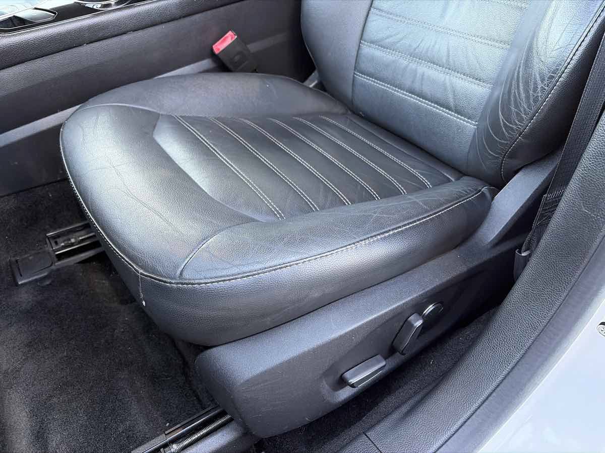 Used 2015 Ford Fusion SE w/ Equipment Group 502A FWD image 9