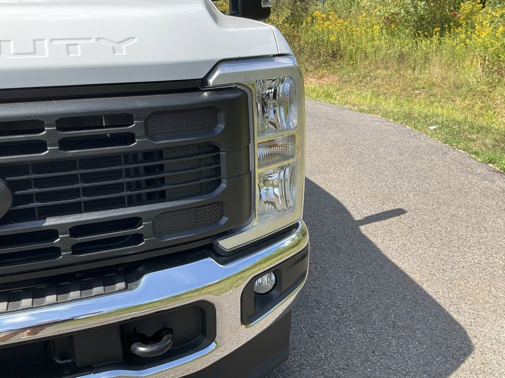 New 2026 Ford F350 XL image 2