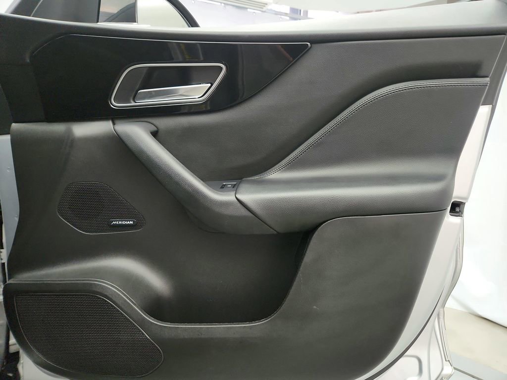 Used 2020 Jaguar F-PACE Premium image 30