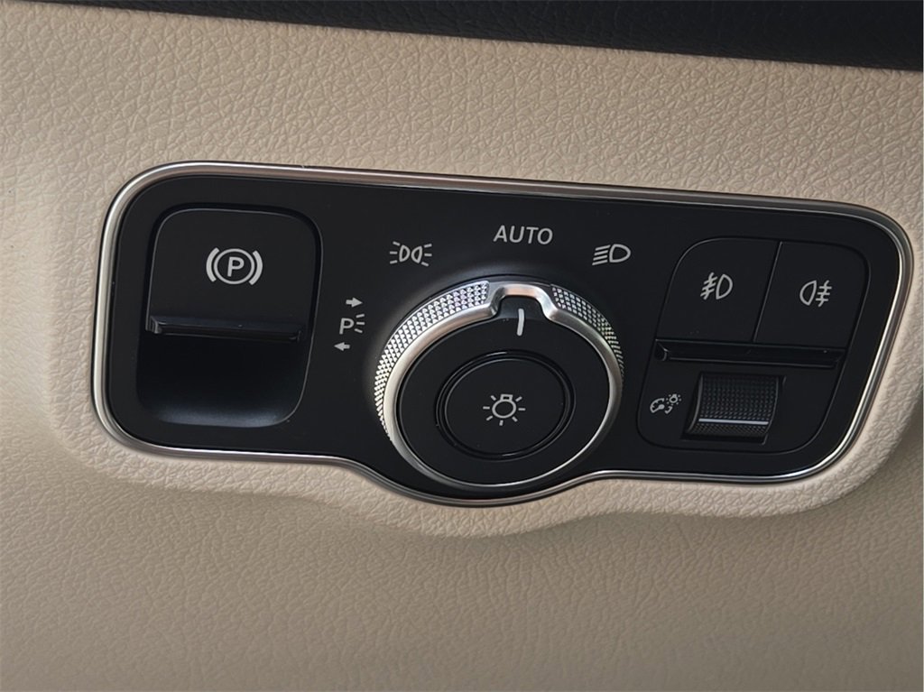 New 2026 Mercedes-Benz GLB 250 image 21