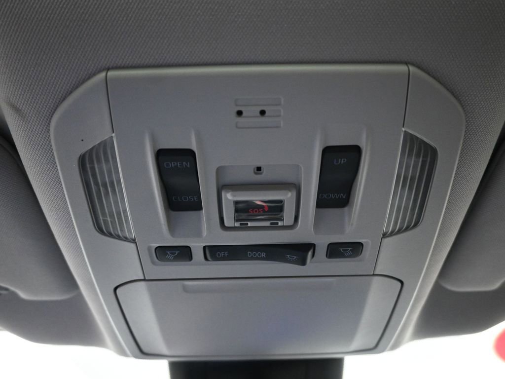 Used 2023 Toyota Highlander Limited image 24