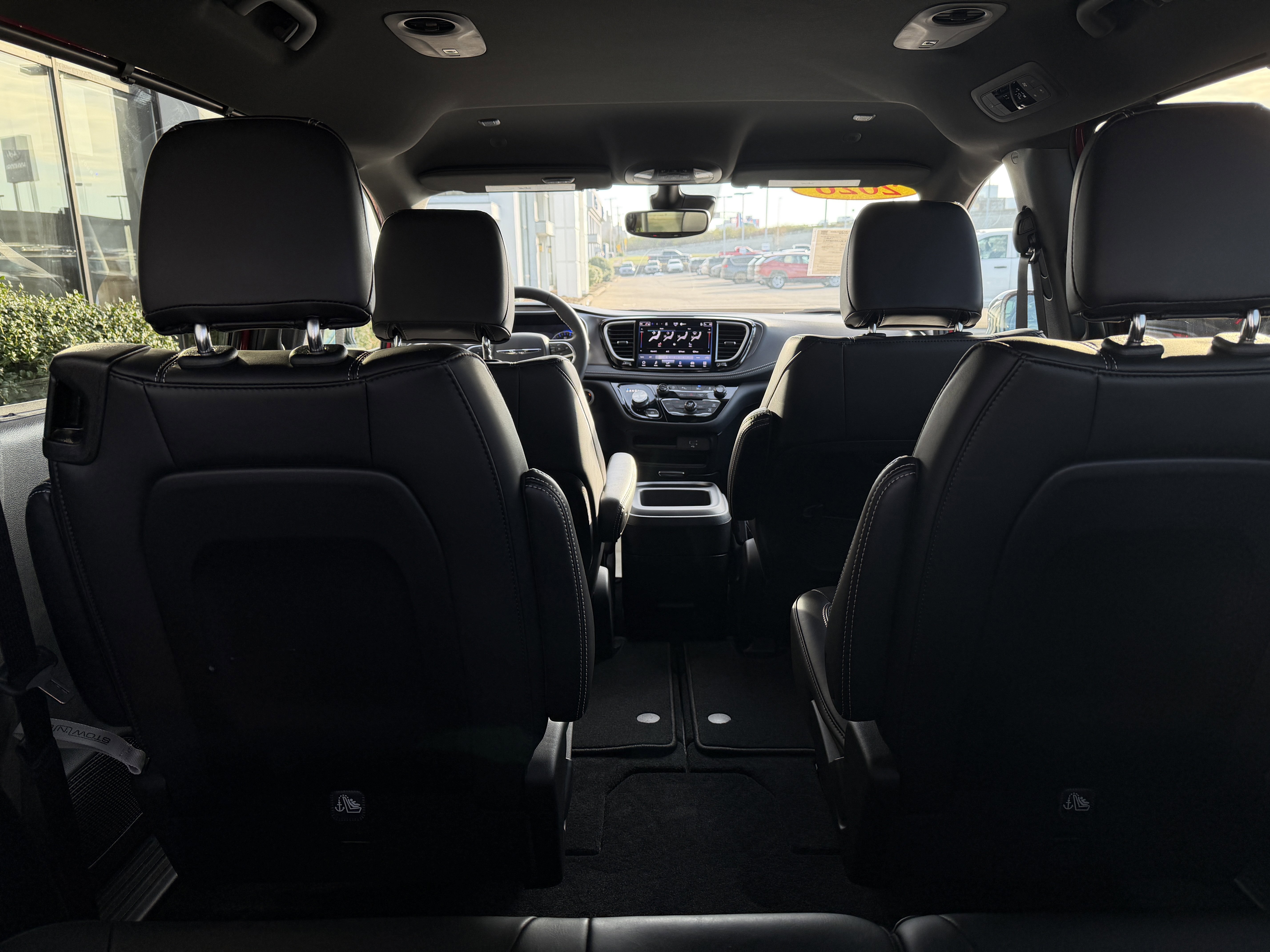 Used 2026 Chrysler Pacifica Select image 11