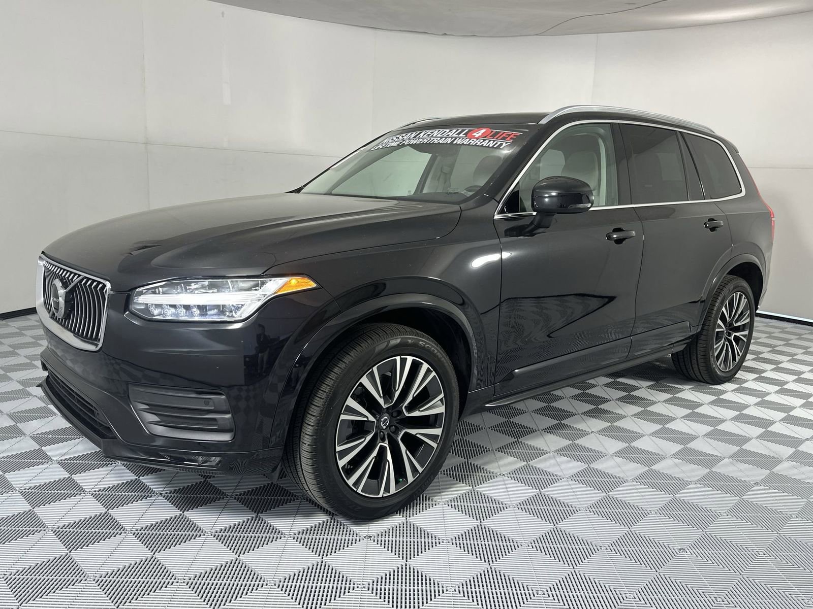Used 2020 Volvo XC90 T5 Momentum w/ Protection Package Premier FWD image 4