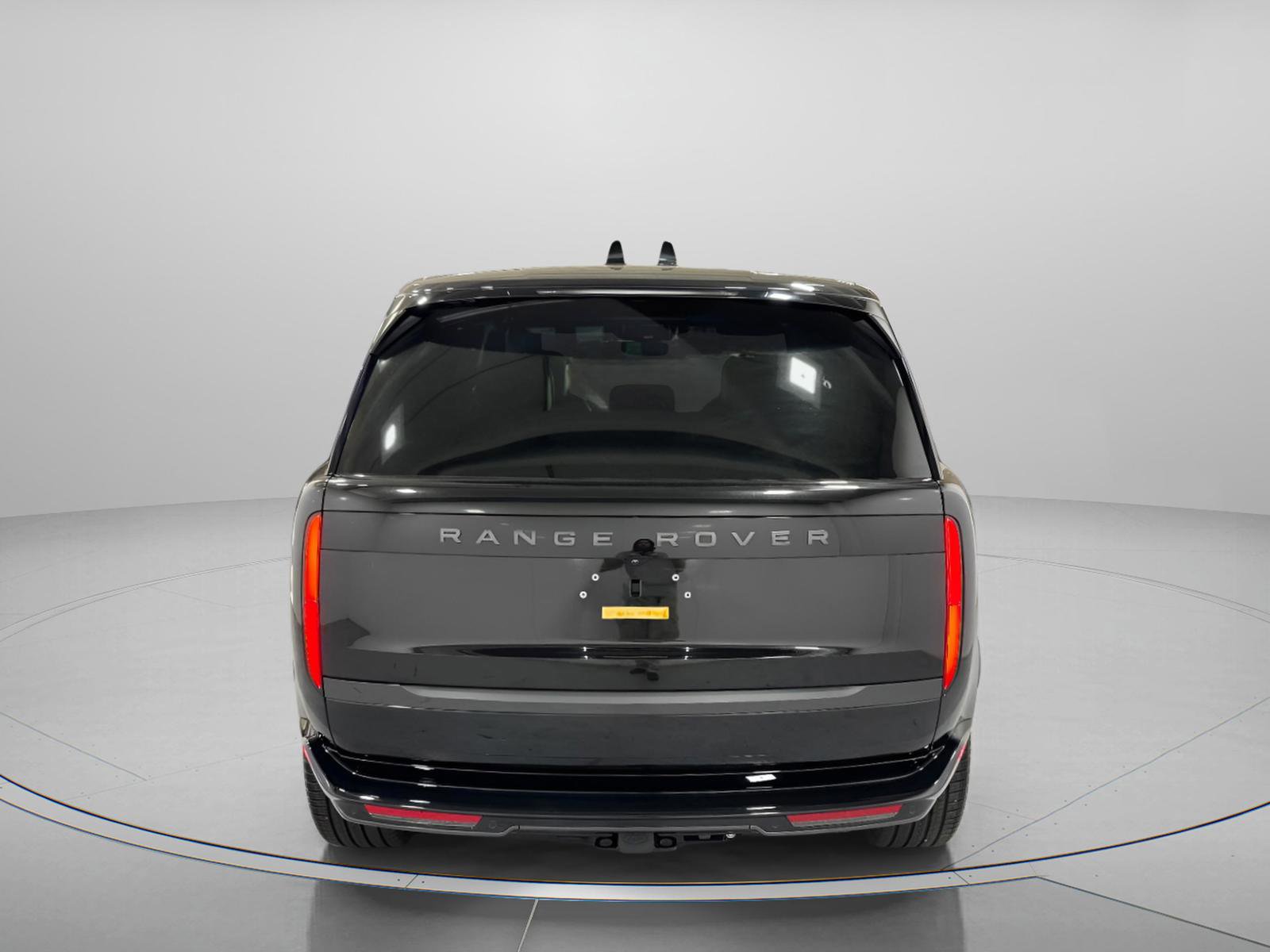 Used 2025 Land Rover Range Rover SE image 3