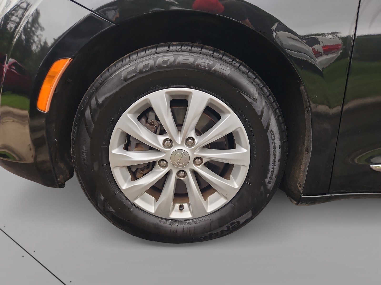 Used 2017 Chrysler Pacifica Touring-L FWD image 15