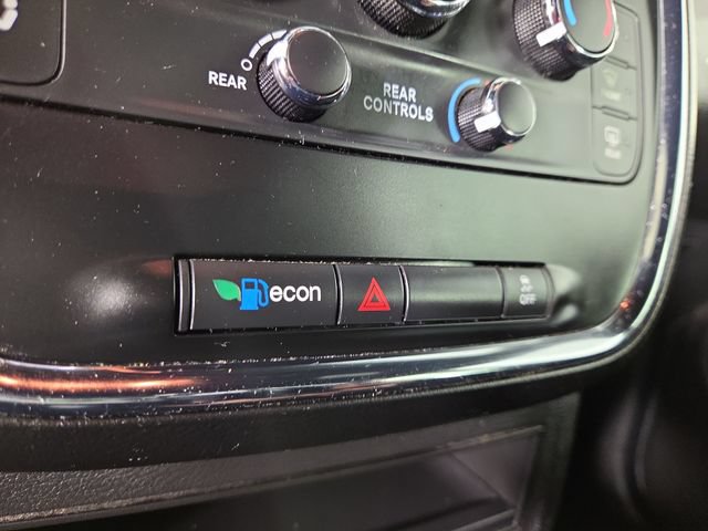 Used 2020 Dodge Grand Caravan SE FWD image 25