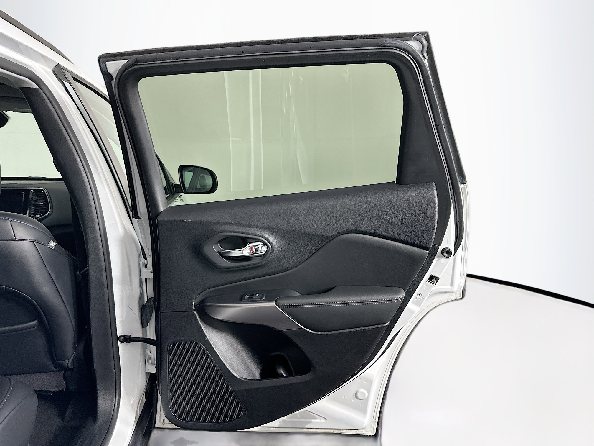 Used 2022 Jeep Cherokee Limited image 31