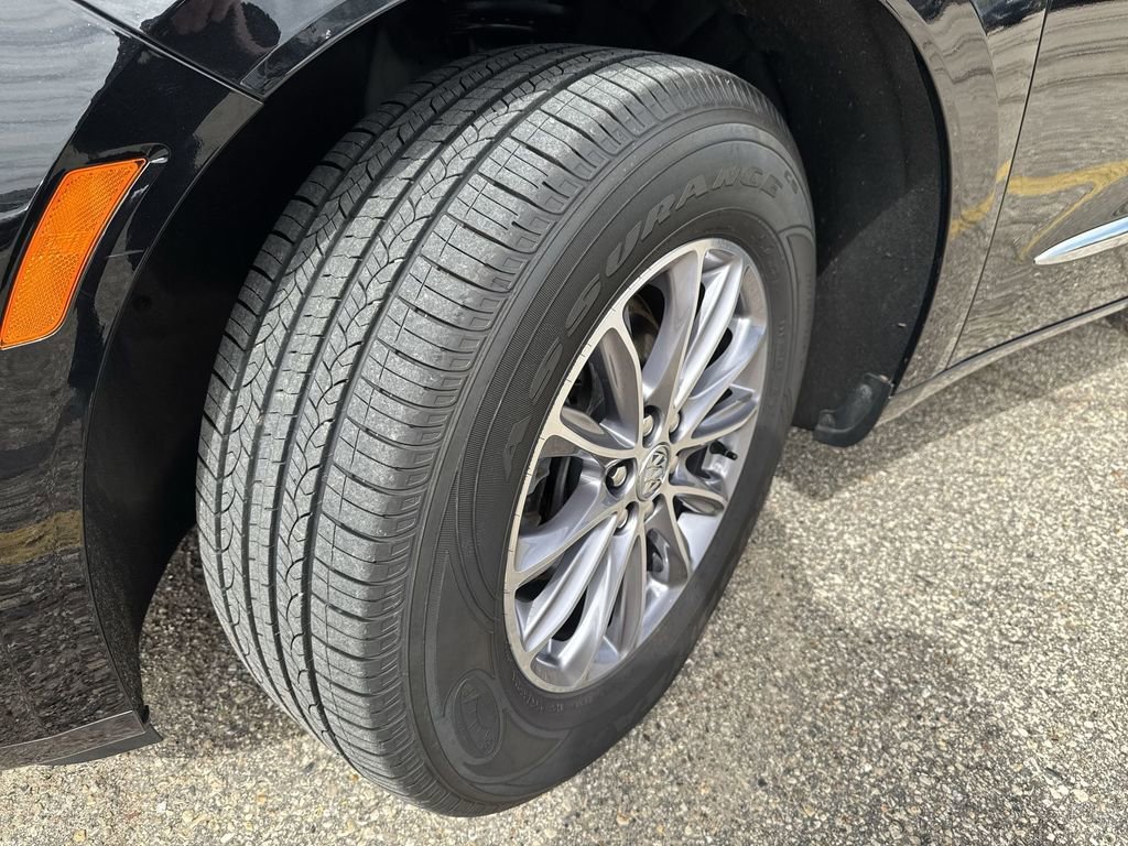 Certified 2023 Buick Enclave Essence AWD/4WD image 3