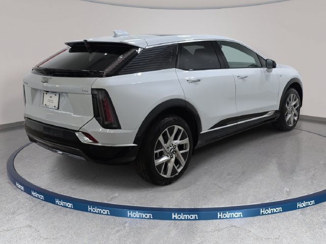 New 2027 Cadillac Optiq Luxury w/ LPO, Floor Liner Package AWD/4WD image 5
