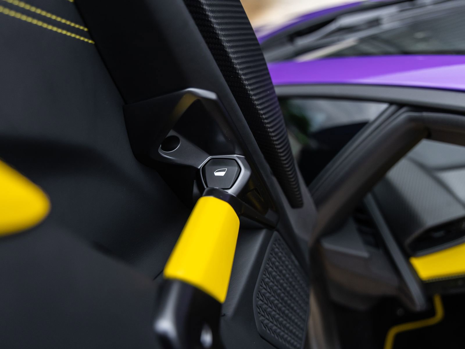Used 2025 Lamborghini Revuelto AWD/4WD image 25