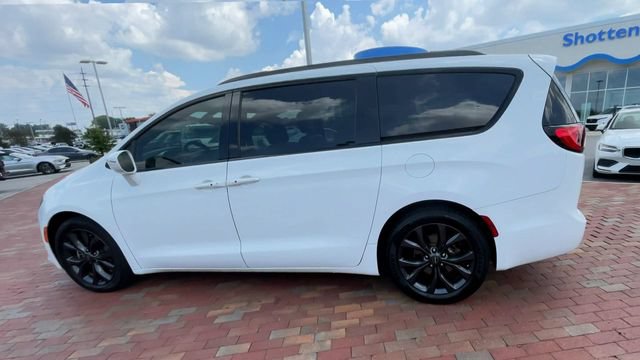 Used 2018 Chrysler Pacifica Touring Plus w/ S Appearance Package FWD image 7