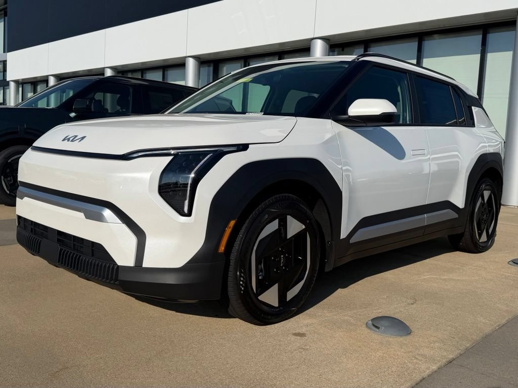 New 2027 Kia EV3 Wind FWD image 3