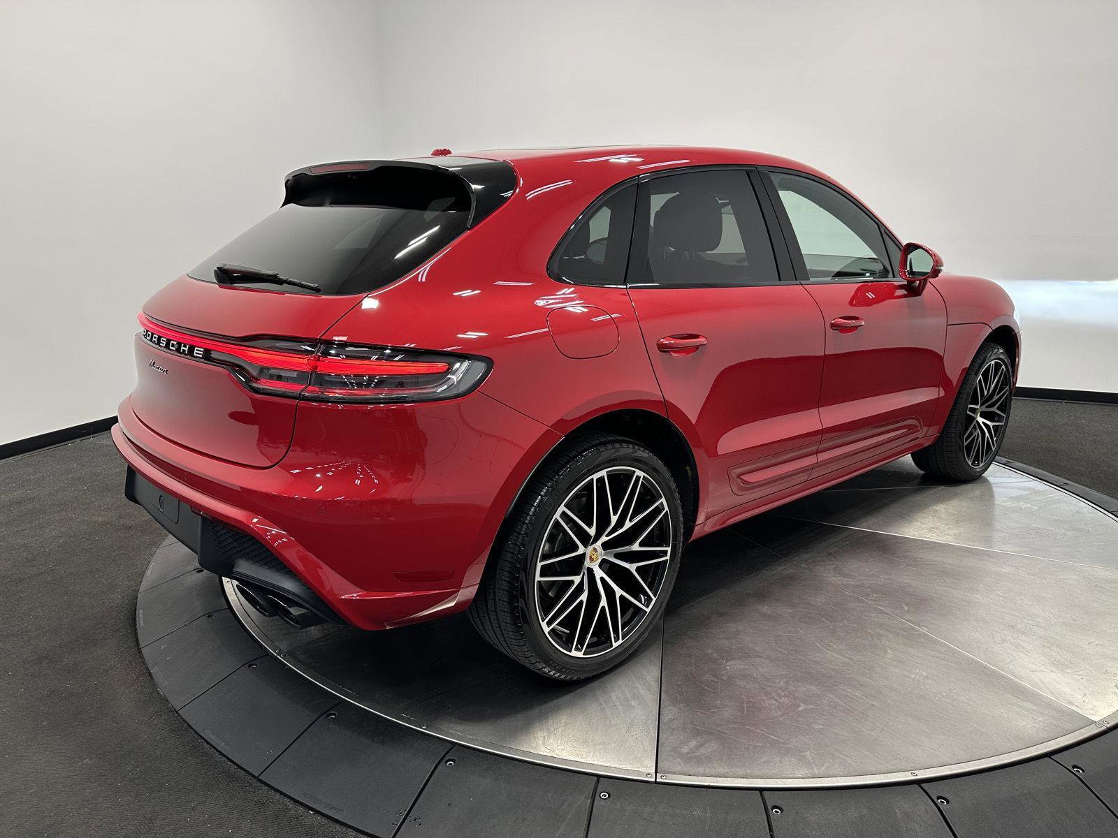 Certified 2025 Porsche Macan image 8