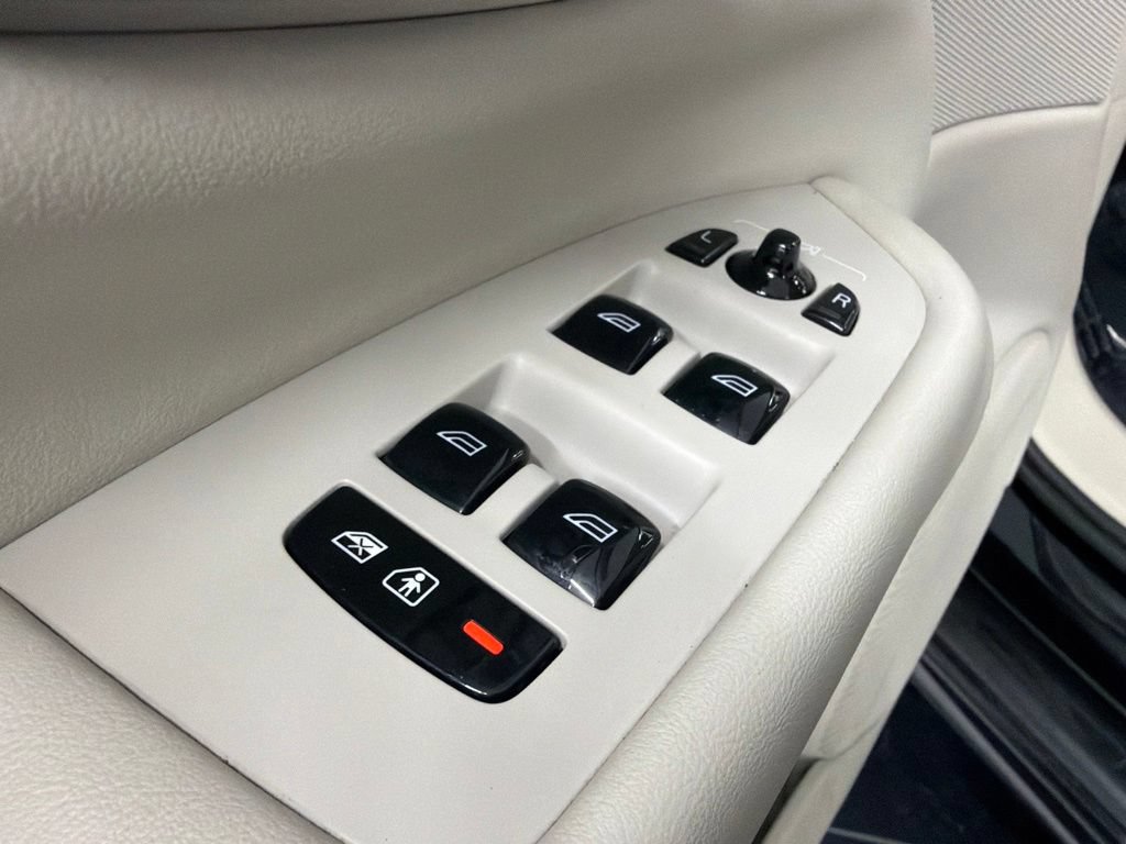Used 2023 Volvo XC90 B6 Plus AWD/4WD image 21