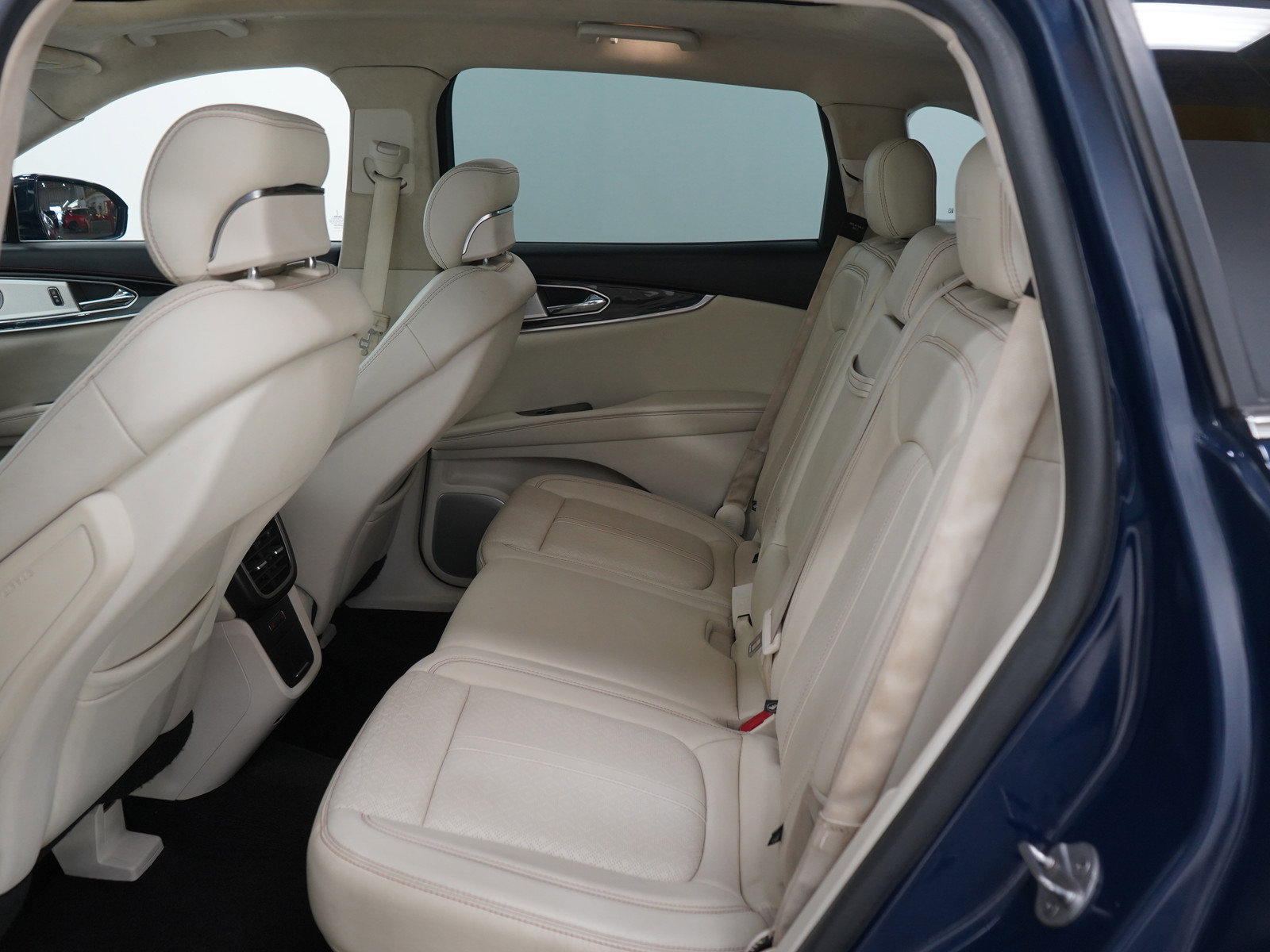 Used 2018 Lincoln MKX Black Label w/ Driver Assistance Package image 17