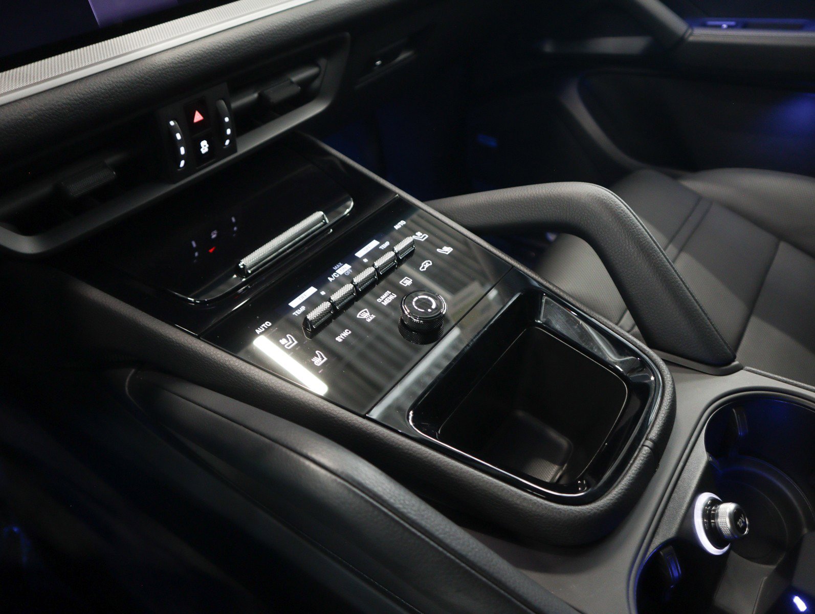 Certified 2025 Porsche Cayenne Coupe image 15