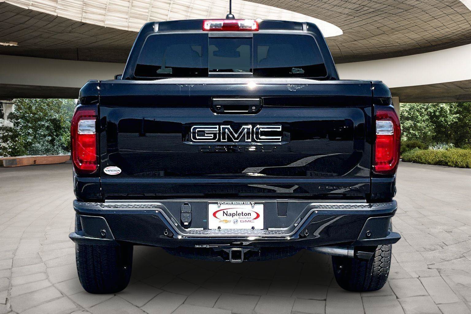 New 2026 GMC Canyon Denali w/ LPO, Denali Black Edition AWD/4WD image 4