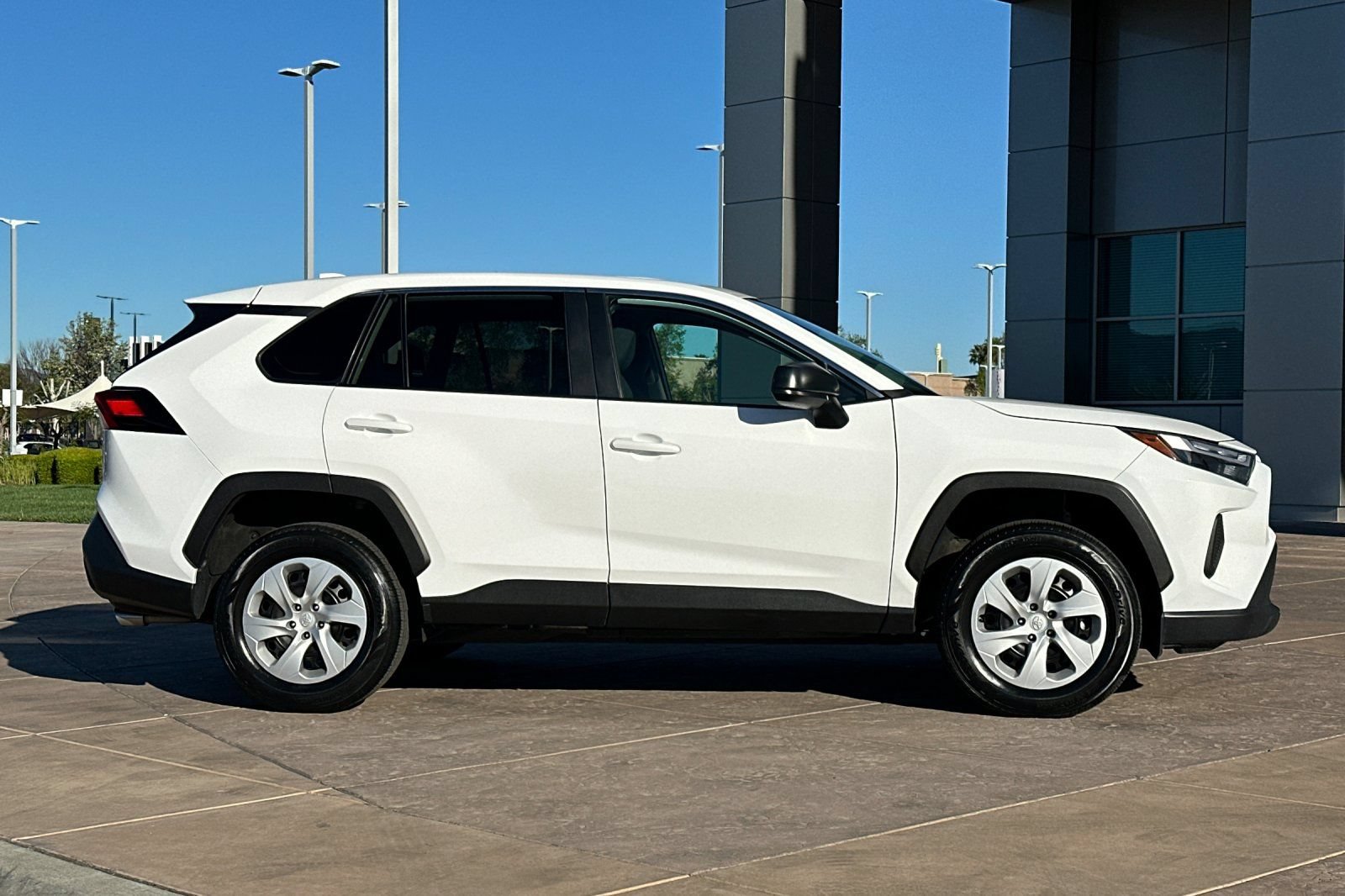 Used 2024 Toyota RAV4 LE AWD/4WD image 3