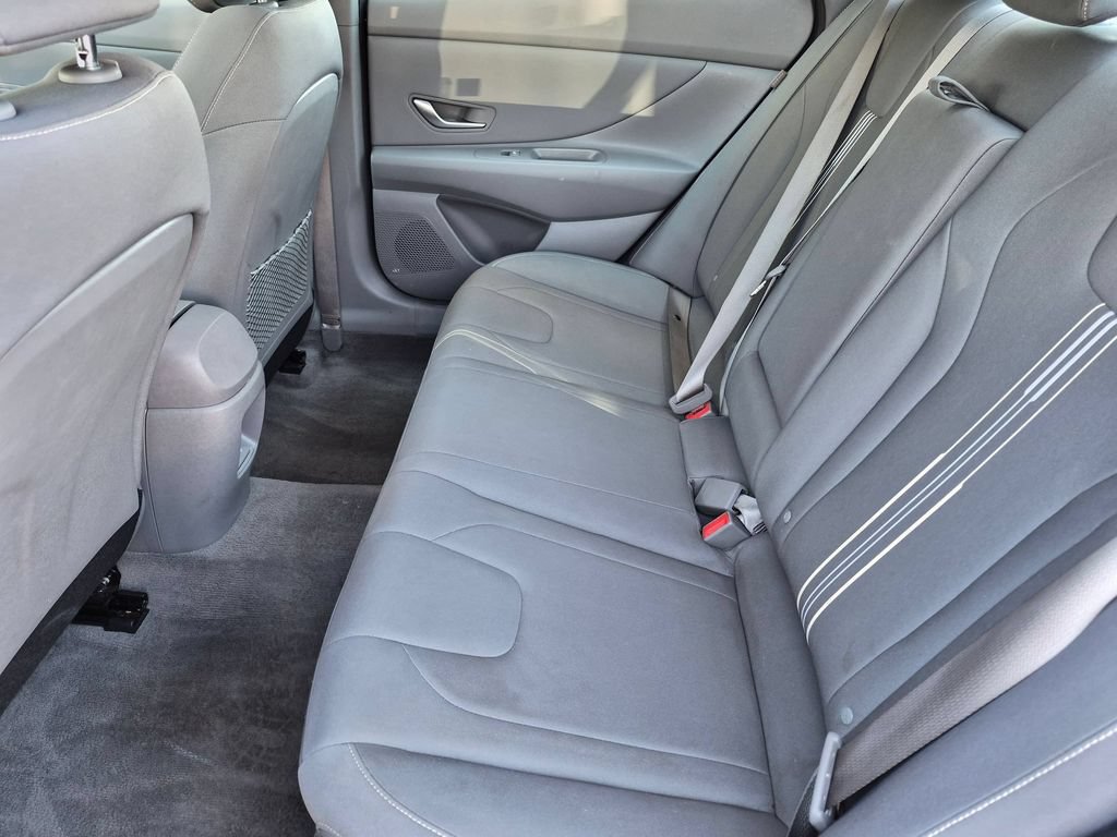 Used 2025 Hyundai Elantra SEL FWD image 28