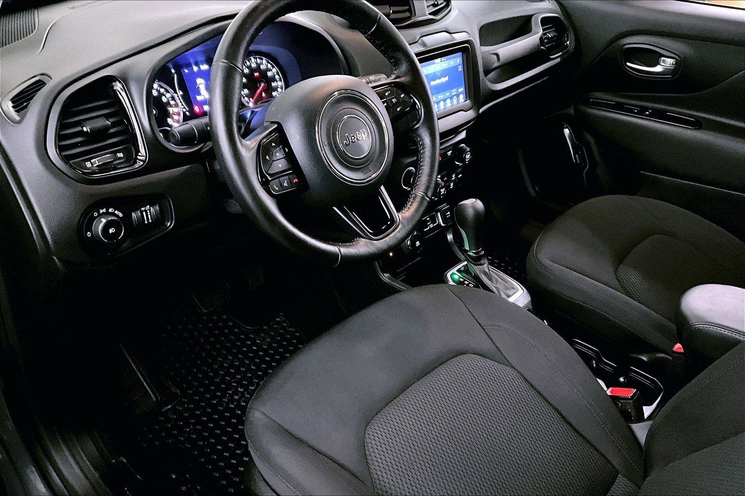 Used 2018 Jeep Renegade Altitude image 12