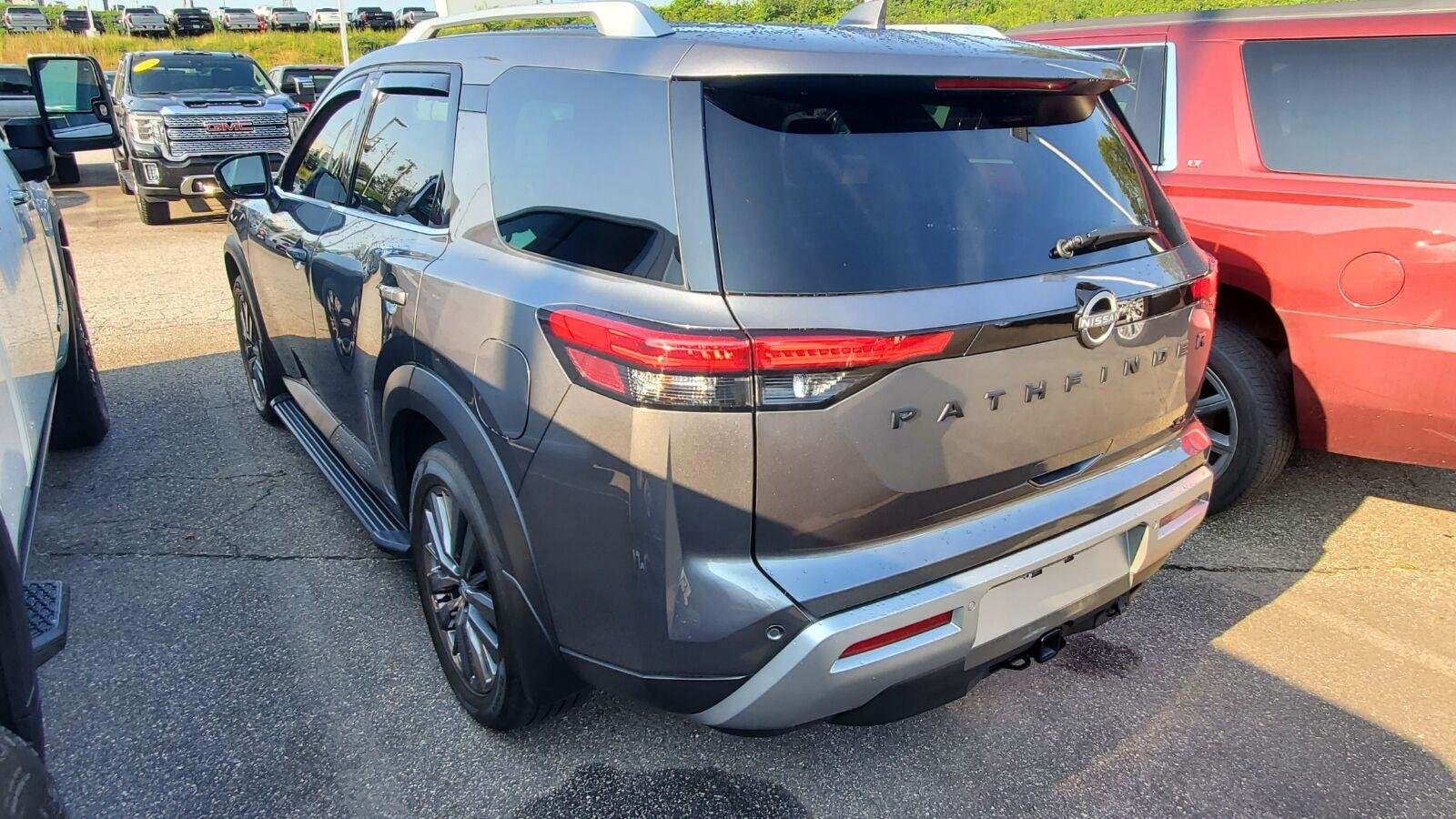 Used 2025 Nissan Pathfinder SL w/ SL Premium Package FWD image 8
