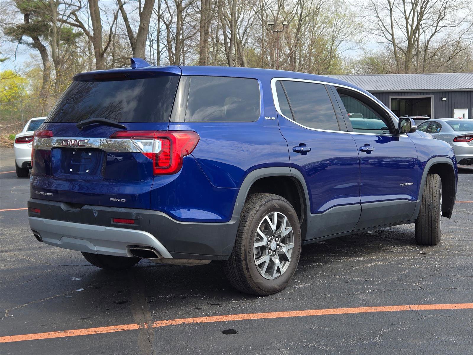 Used 2023 GMC Acadia SLE AWD/4WD image 10