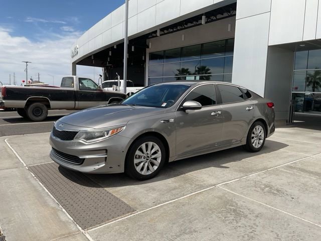 Used 2018 Kia Optima LX w/ 17" Alloy Wheels Package FWD image 2