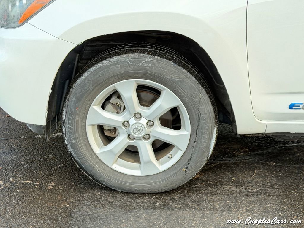 Used 2014 Toyota RAV4 EV image 45