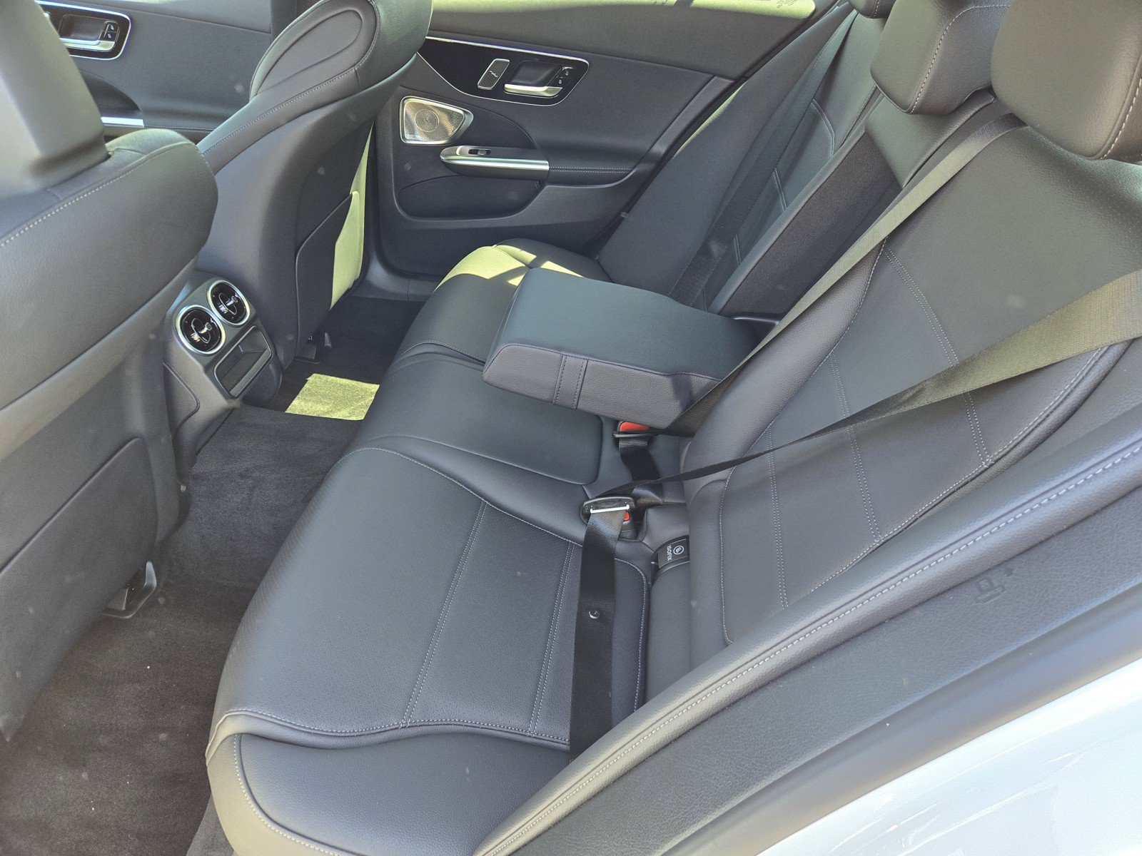 Used 2025 Mercedes-Benz C 300 Sedan image 12