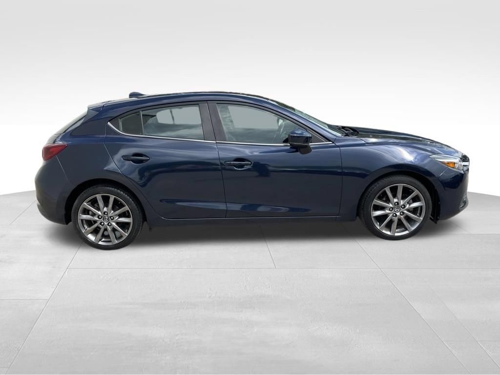 Used 2018 MAZDA MAZDA3 Grand Touring w/ Premium Equipment Package FWD image 4