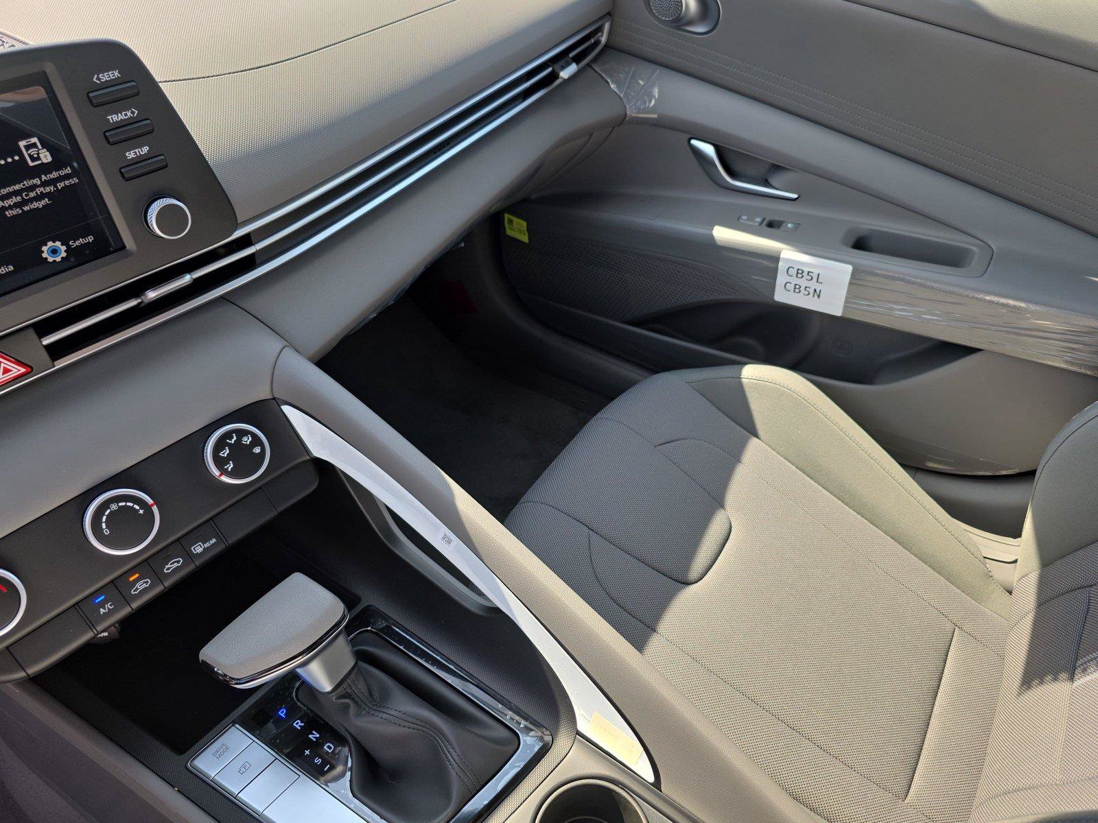 New 2026 Hyundai Elantra SE FWD image 21