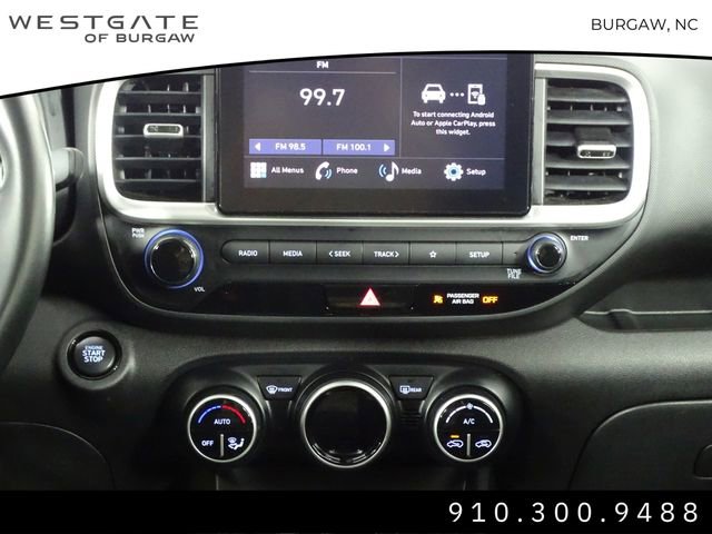 Used 2024 Hyundai Venue SEL image 21