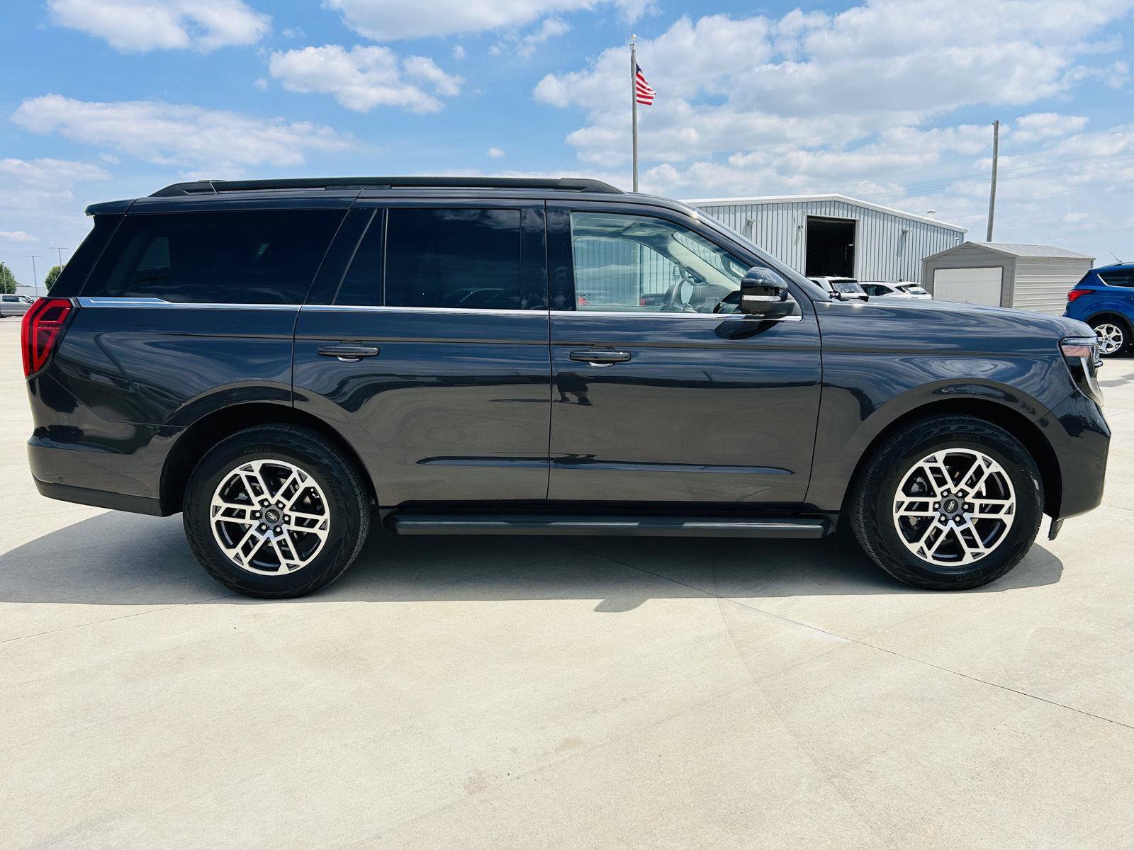 Used 2025 Ford Expedition Active AWD/4WD image 49