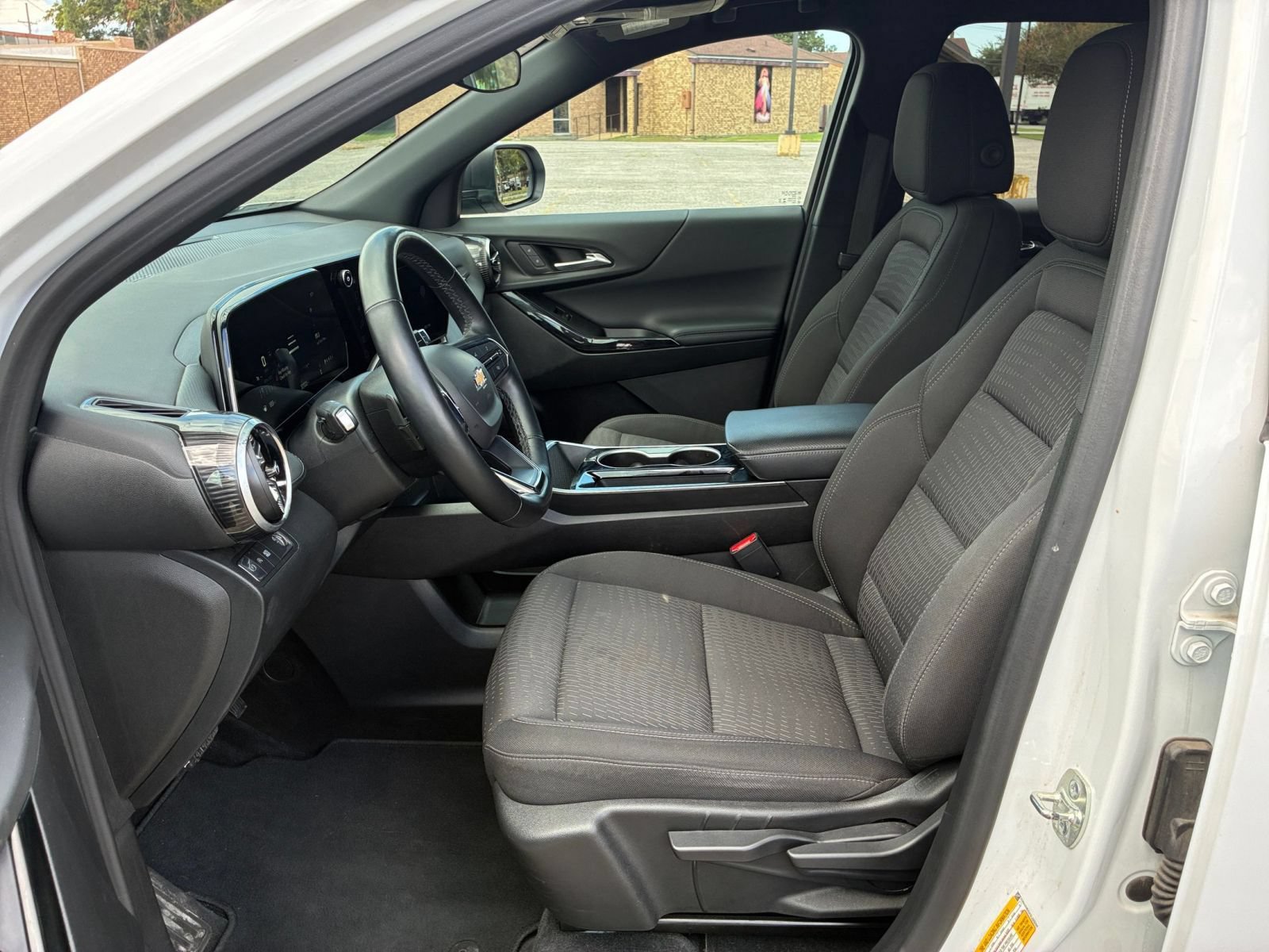 Used 2025 Chevrolet Equinox LT FWD image 26