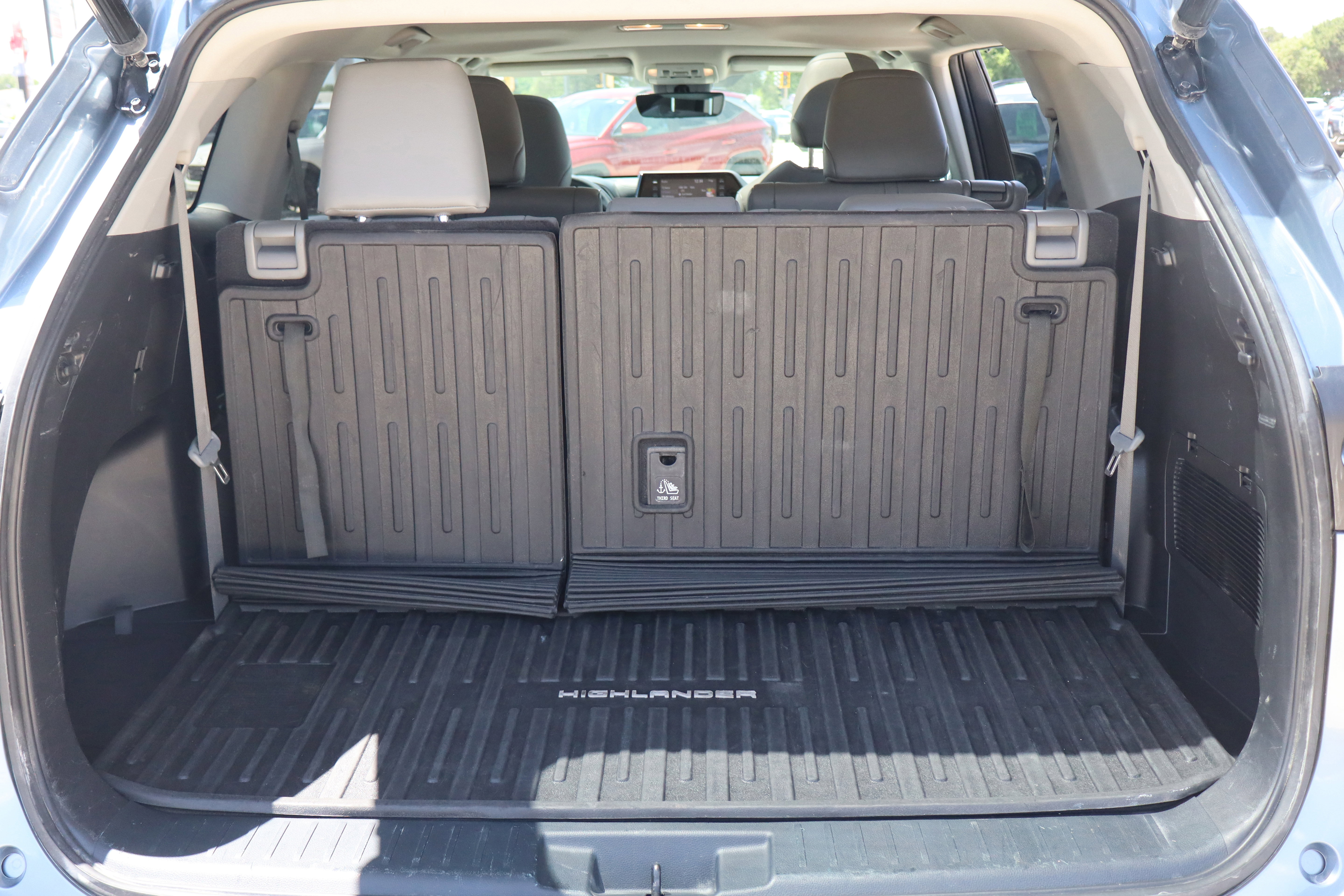 Used 2022 Toyota Highlander XLE AWD/4WD image 30
