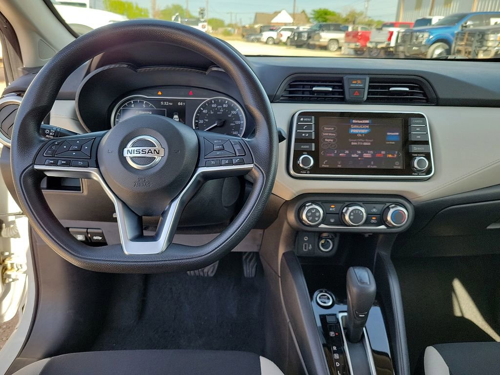 Used 2022 Nissan Versa SV FWD image 17