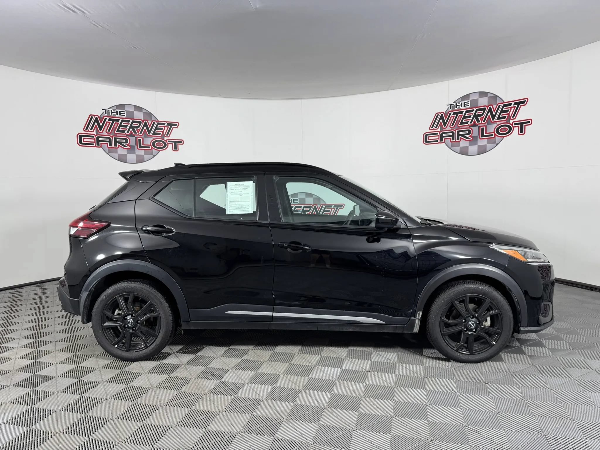 Used 2024 Nissan Kicks SR FWD image 8