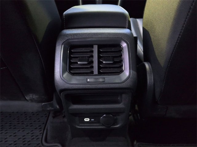 Used 2024 Volkswagen Tiguan SE R-Line image 27