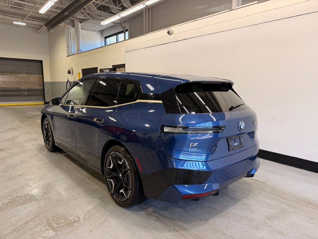 Used 2023 BMW iX xDrive50 w/ Premium Package AWD/4WD image 3