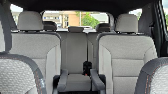 Used 2025 Chevrolet Traverse LT FWD image 26