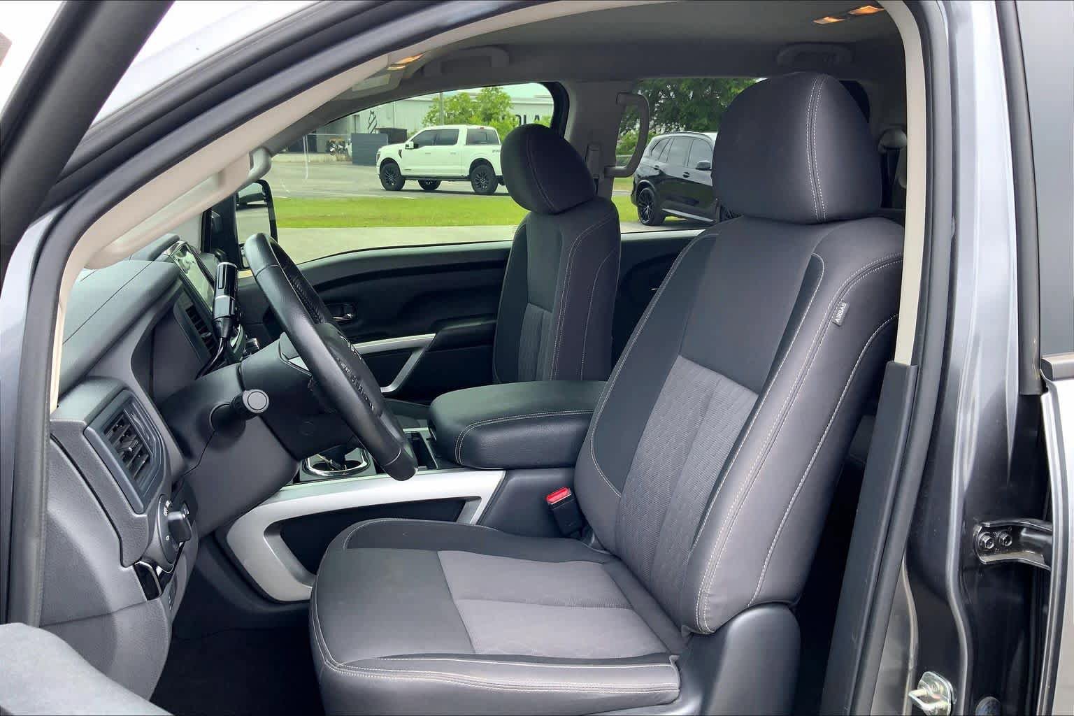 Used 2023 Nissan Titan SV w/ SV Convenience Package AWD/4WD image 8