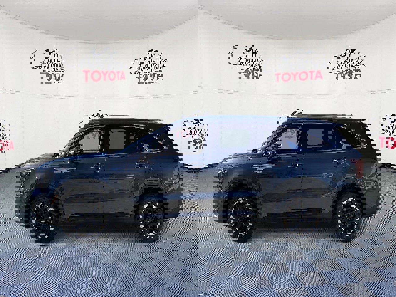 Used 2024 Kia Sorento S image 4