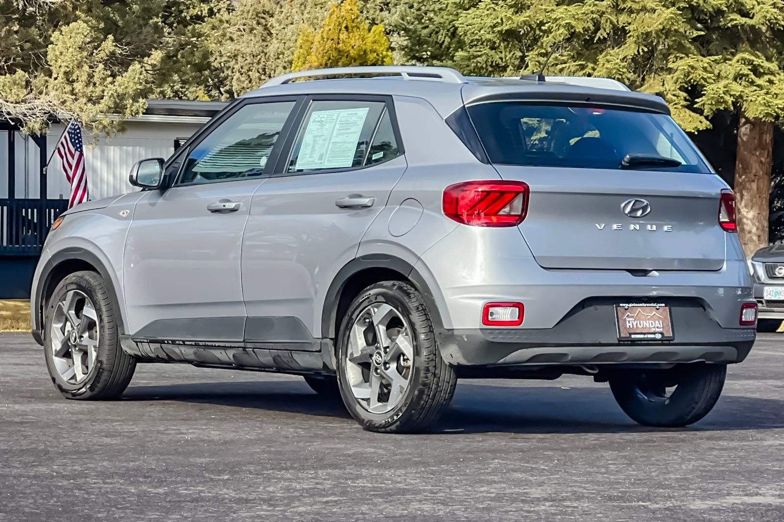 Used 2025 Hyundai Venue SEL image 6