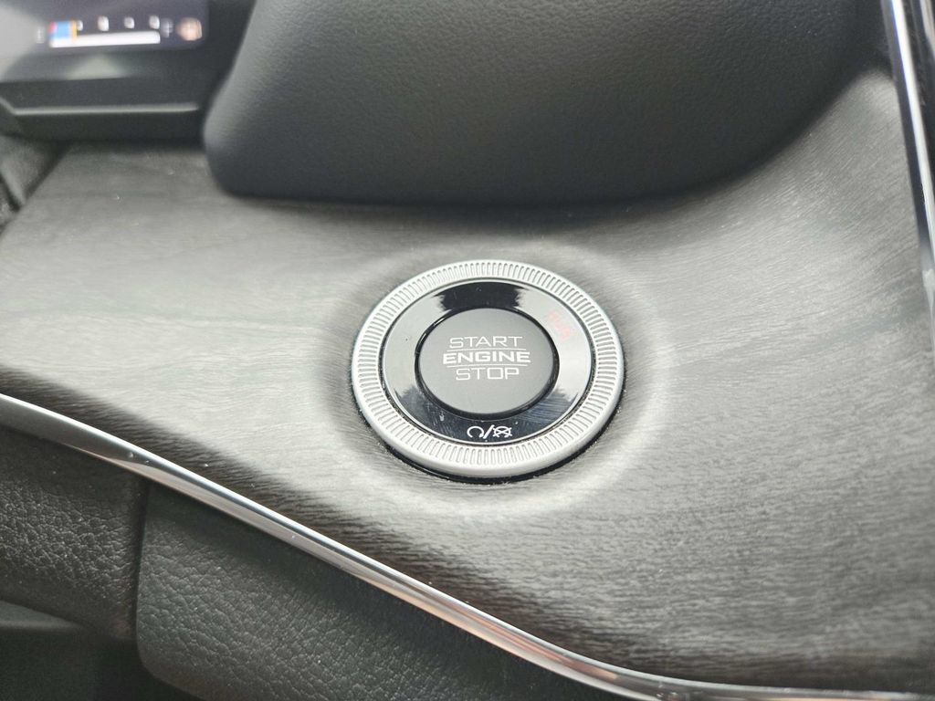 Used 2023 Jeep Grand Cherokee Overland w/ Luxury Tech Group IV AWD/4WD image 29