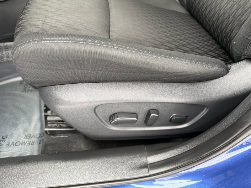 Used 2019 Nissan Rogue SV image 11