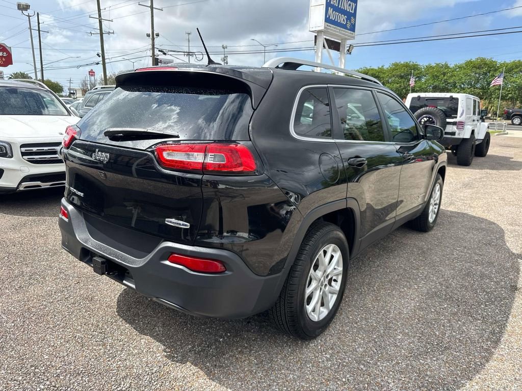 Used 2017 Jeep Cherokee Latitude image 8